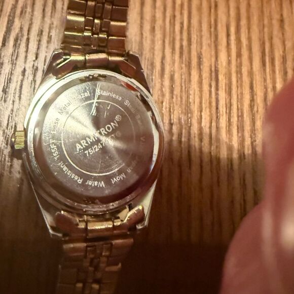 Citizen Quartz Gold Silver Two-Tone Day Date Watch EUC New Battery - Picture 6 of 9